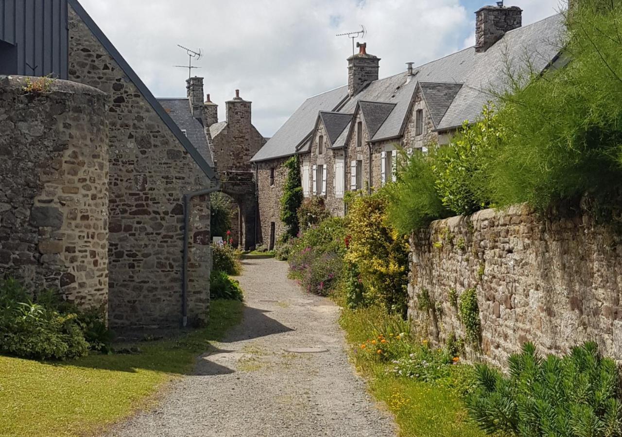 Au 3 La Cour A Tot Villa Regnéville-sur-Mer Buitenkant foto